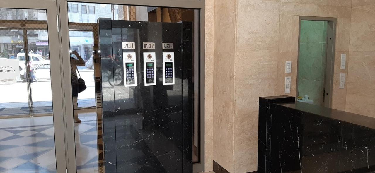 Gabriela & Marjan Luxury Self Check-In Flatiron Apartment สโกเปีย ภายนอก รูปภาพ
